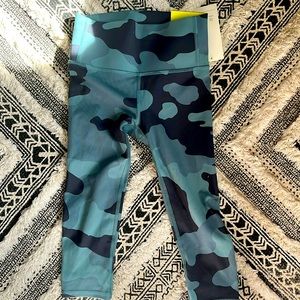 All in Motion Girl’s High-Rise Black Capri